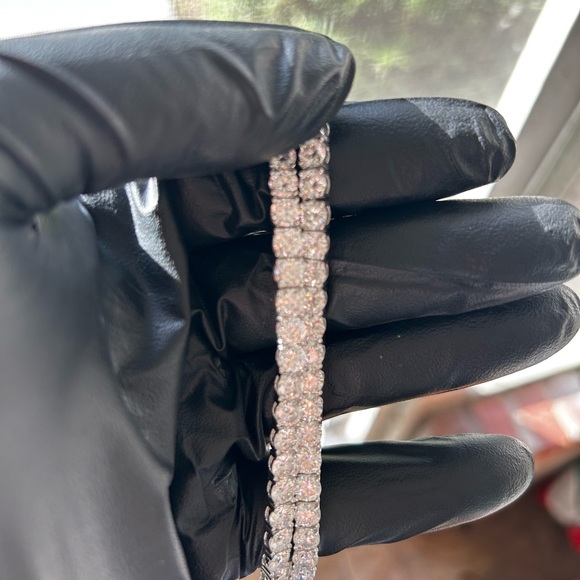 18k white gold moissanite tennis chain - Picture 4 of 10